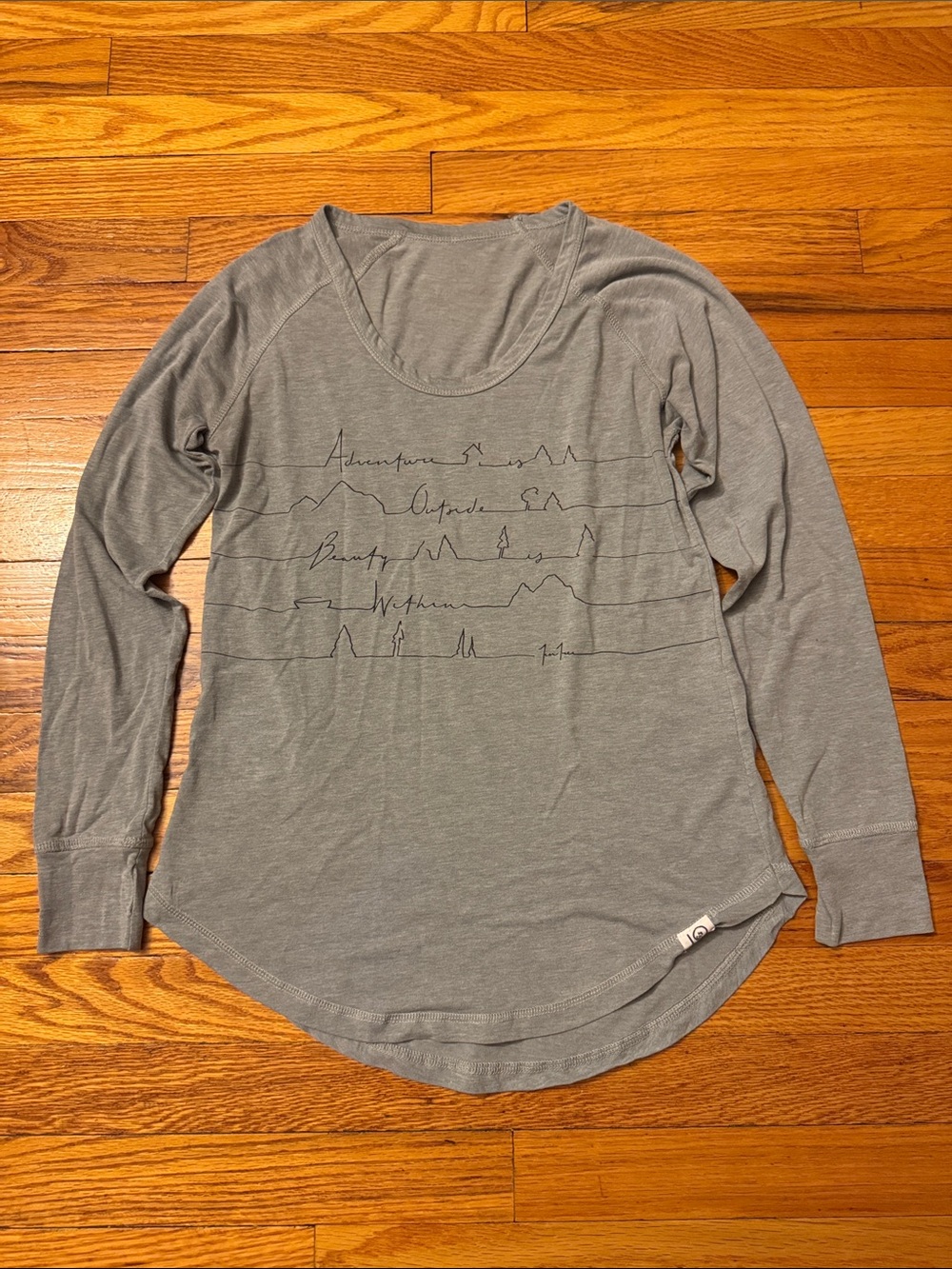 TenTree Organic Cotton Long Sleeve Graphic Tee Small Gray